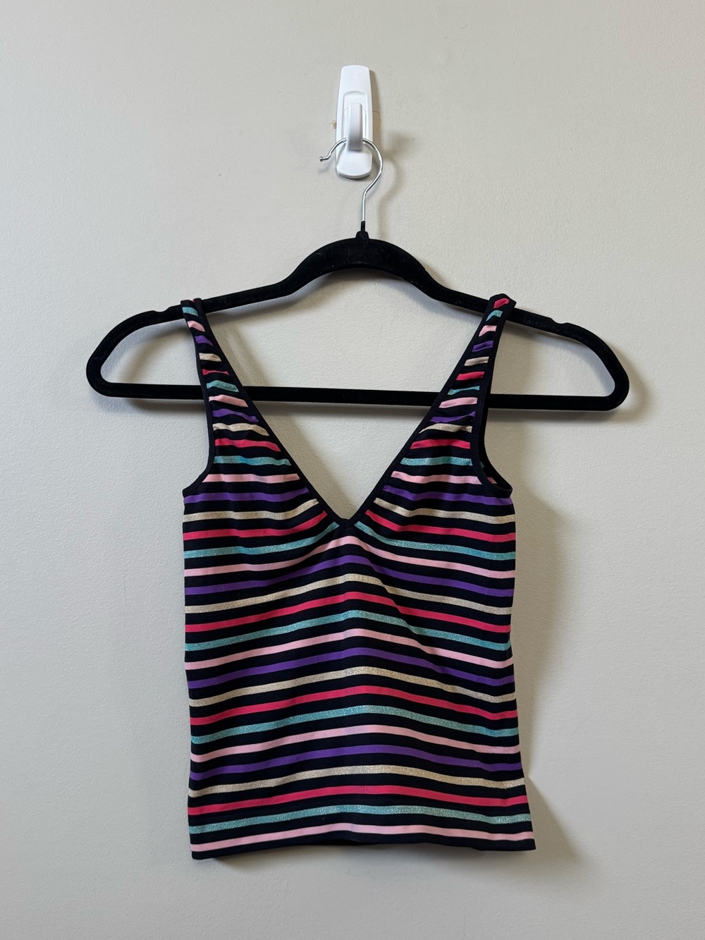 Body by Victoriaโs Secret Y2K stripped v-neck tank top ๐